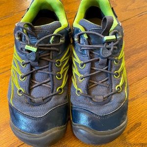 Keen Hiking Shoes. Big Kids Size 3. Water proof.